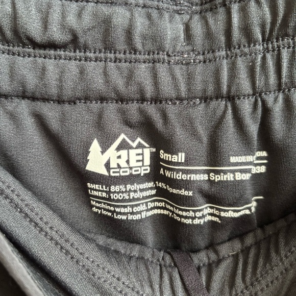 NWOT REI Active Pursuit Shorts Black - Picture 4 of 6
